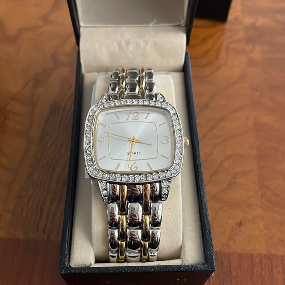 Watch - Picture 1 of 5